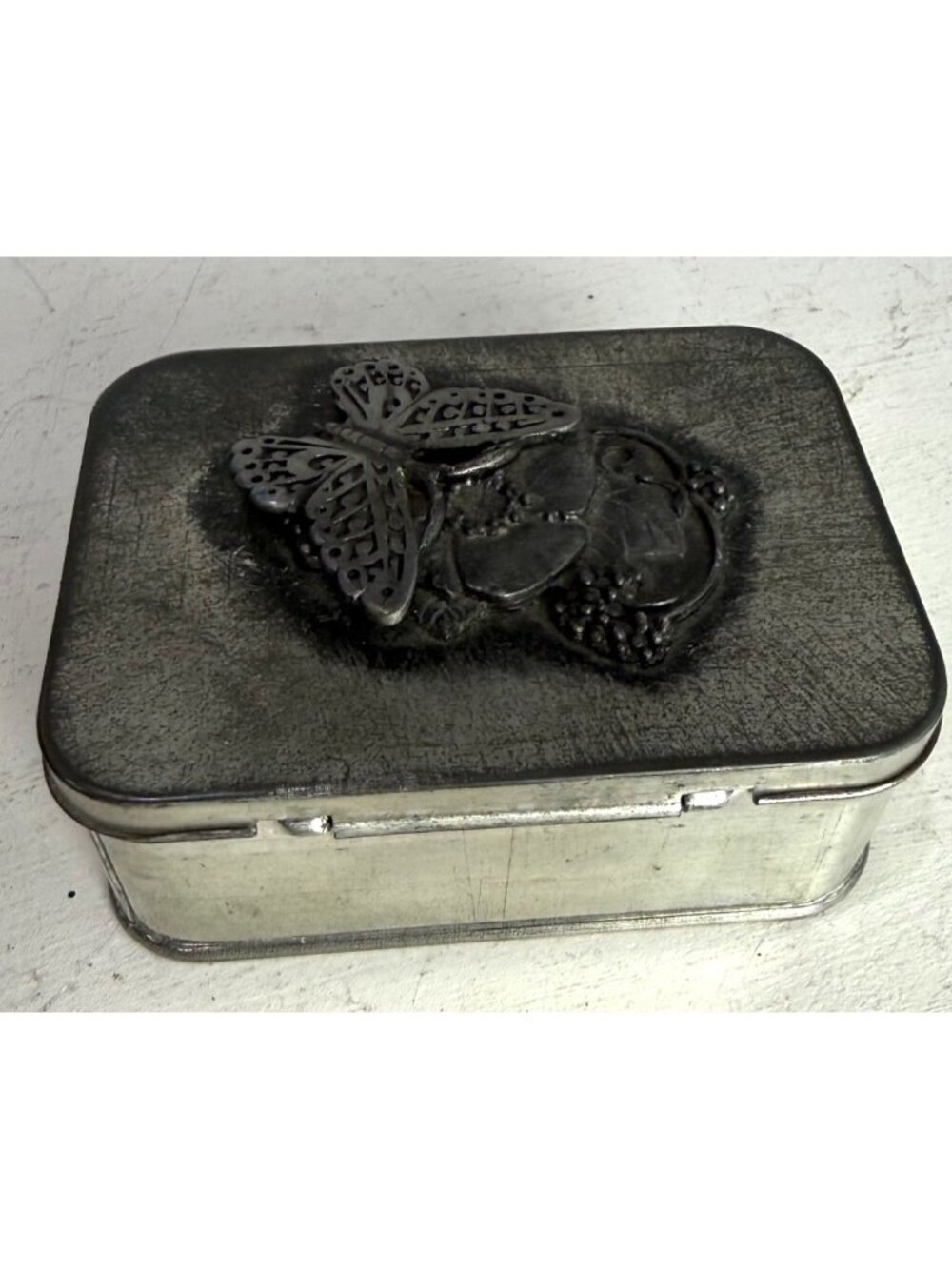 Vintage Butterfly Embossed Pewter Trinket Box Patina By Metzke Inc. 4.5" X 3" - Picture 4 of 9